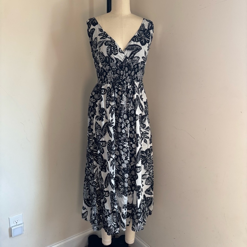 Black and white floral print midi dress with V-neck and elastic waist - Picture 1 of 5